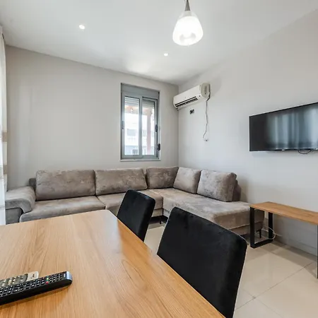 Summer D&a Daire Golem (Tirana)